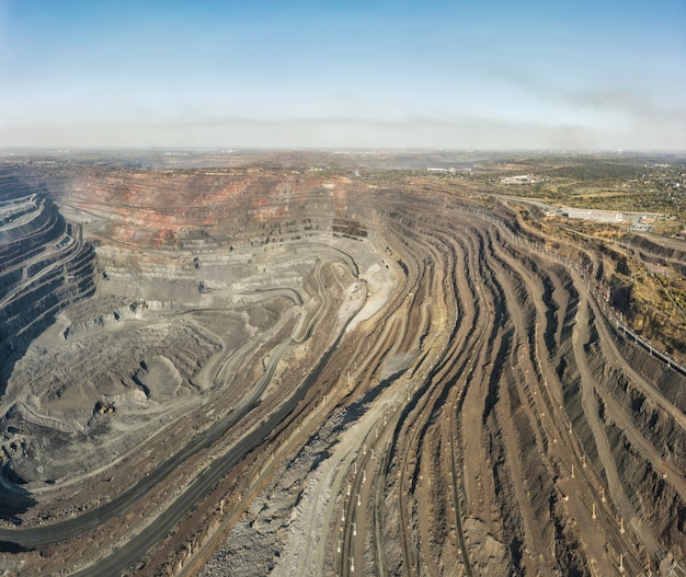 Vista aerea della cava mineraria del sud della fabbrica mineraria in ucraina