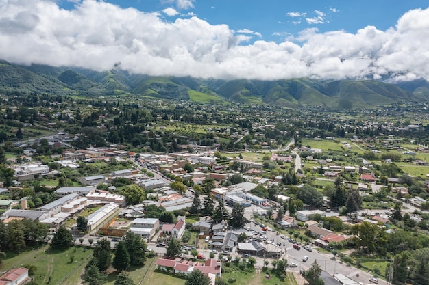 Vista aerea della città di Tafi del Valle a Tucuman, in Argentina