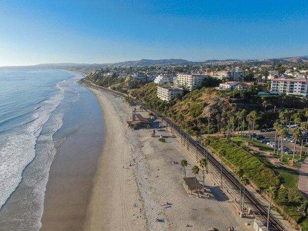 Vista aerea della città e della spiaggia della costa di San Clemente Orange County California USA