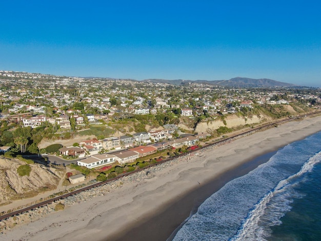 Vista aerea della città e della spiaggia della costa di San Clemente Orange County California USA