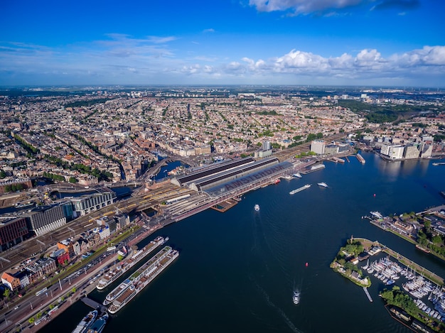 Vista aerea della città su Amsterdam, Paesi Bassi. Vista dal volo dell'uccello