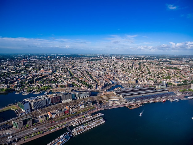 Vista aerea della città su Amsterdam, Paesi Bassi. Vista dal volo dell'uccello