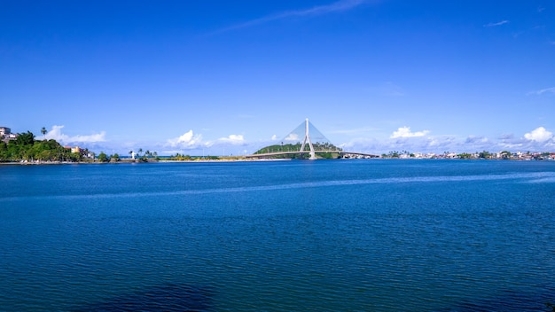 Vista aerea della città turistica di Ilheus a Bahia Centro storico con il famoso ponte sullo sfondo