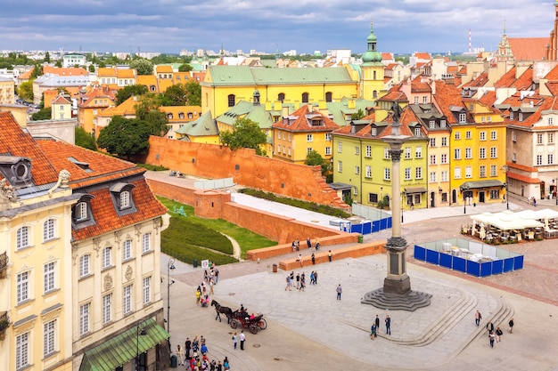 Vista aerea della Colonna di Sigismondo in Piazza del Castello nella città vecchia di Varsavia, Polonia.