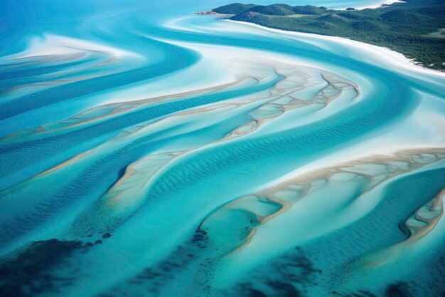 vista aerea della costa della spiaggia in stile mediterraneo con acque cristalline