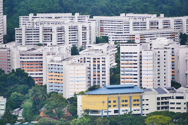 Vista aerea della giornata di sole degli edifici della città di singapore