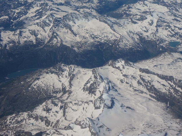 Vista aerea della montagna delle Alpi