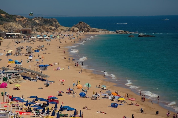 Vista aerea della spiaggia di Albufeira Praia do Peneco Portogallo meridionale