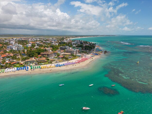 Vista aerea della spiaggia di Porto De Galinhas nella città di Ipojuca Pernambuco Brasile