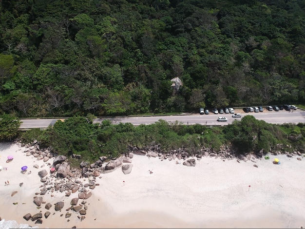 Vista aerea della spiaggia di Prainha, Rio de Janeiro, Brasile. Foto di drone.