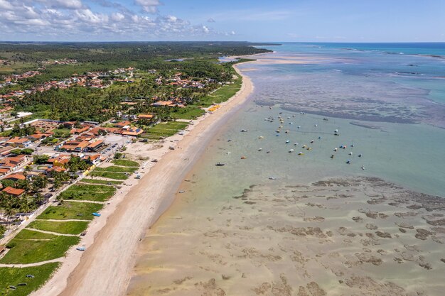 Vista aerea della spiaggia Sao Miguel dos Milagres, Alagoas, Brasile.
