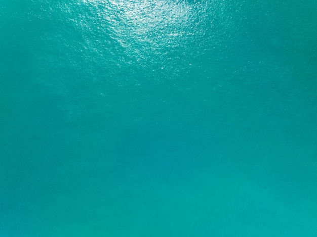 Vista aerea della superficie del mare Foto con vista a volo d'uccello delle onde e della superficie della superficie dell'acqua Sfondo del mare turchese Bella natura Vista incredibile sullo sfondo del mare x9