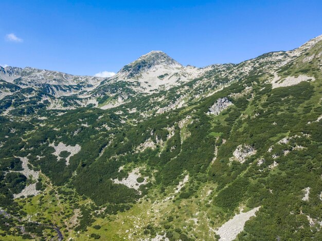 Vista aerea della valle del fiume Banderitsa al monte Pirin, in Bulgaria