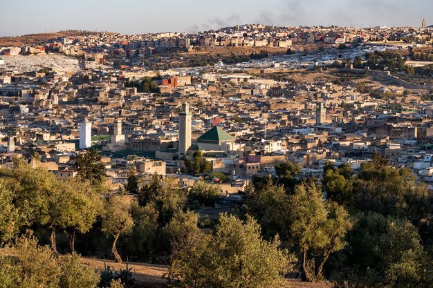 Vista aerea della vecchia medina di Fez e Al Karaouine mosquealQarawiyyin o Al Quaraouiyine in Marocco
