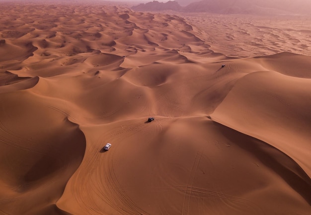 Vista aerea delle dune di sabbia nel deserto