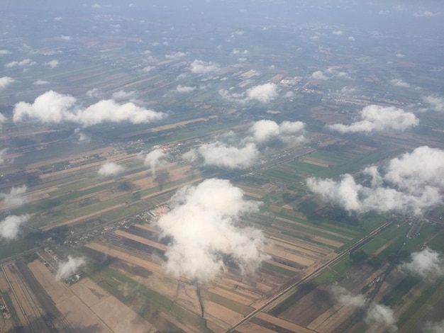Vista aerea delle nuvole sul paesaggio