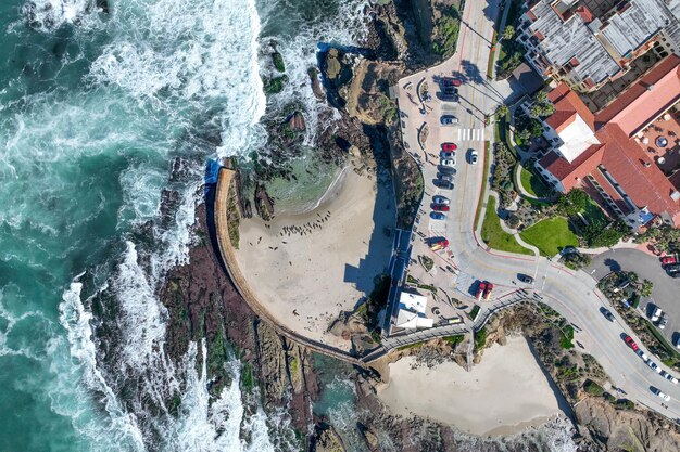 Vista aerea delle scogliere di La Jolla e della costa di San Diego, California, Stati Uniti