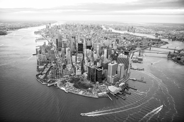 Vista aerea dello skyline di Manhattan al tramonto, New York City negli Stati Uniti