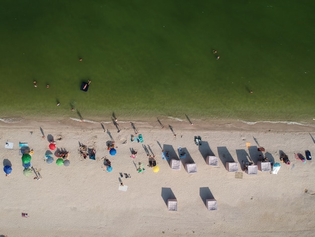 Vista aerea di estate della spiaggia del mare di Azov, Ucraina