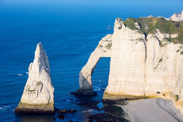 Vista aerea di Etretat Aval cliff, Normandia, Francia.