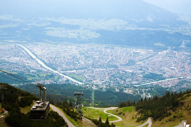 Vista aerea di Innsbruck dal monte Hafelekarspitze Innsbruck dal punto di riferimento superiore dell'Austria