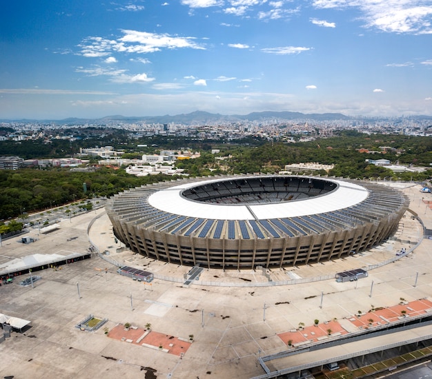 Vista aerea di Pampulha a Belo Horizonte con gli stadi Mineirinho e Mineirao in background.