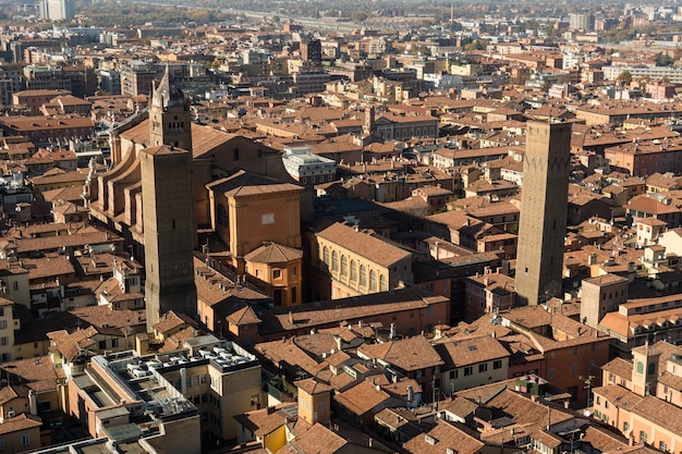 Vista aerea di panorama dell'orizzonte della città di Bologna, Italia