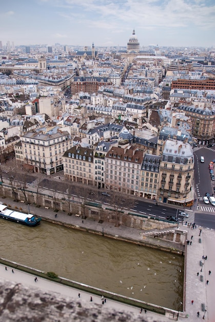 Vista aerea di Parigi e il fiume Senna, Francia