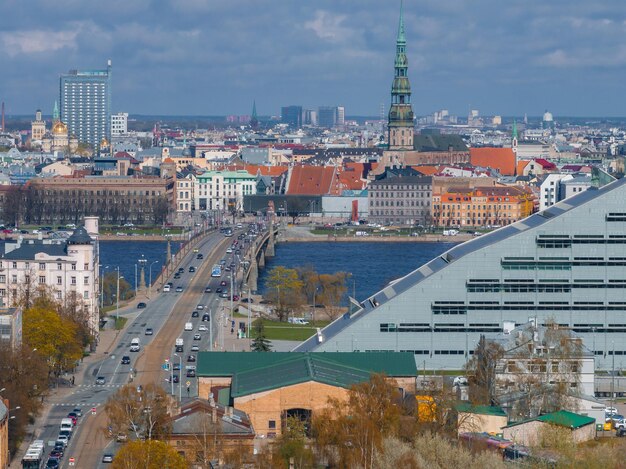 Vista aerea di Riga, Lettonia, bellissima giornata estiva sopra Riga con la città vecchia sullo sfondo