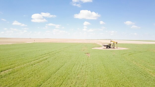 Vista aerea di terreni agricoli sulle pianure orientali in primavera.