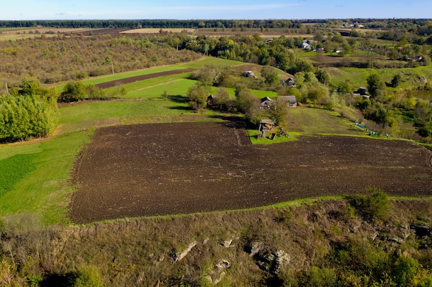 Vista aerea di un tipico villaggio in autunno