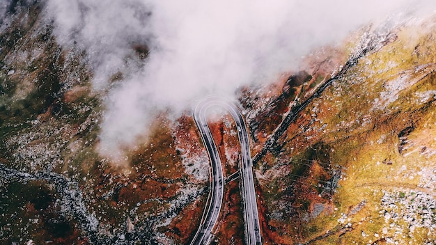 Vista aerea di una strada di montagna
