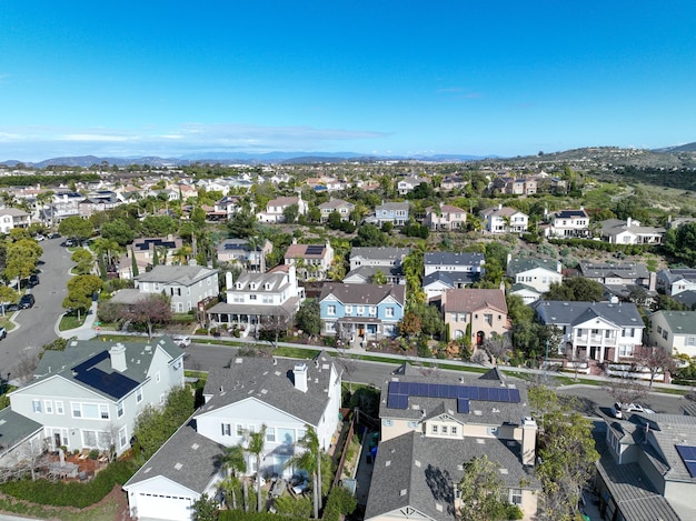 Vista aerea di una villa su larga scala nella ricca città residenziale di Carlsbad, in California meridionale, Stati Uniti.