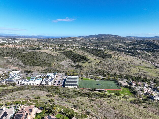 Vista aerea di una villa su larga scala nella ricca città residenziale di Carlsbad, in California meridionale, Stati Uniti.