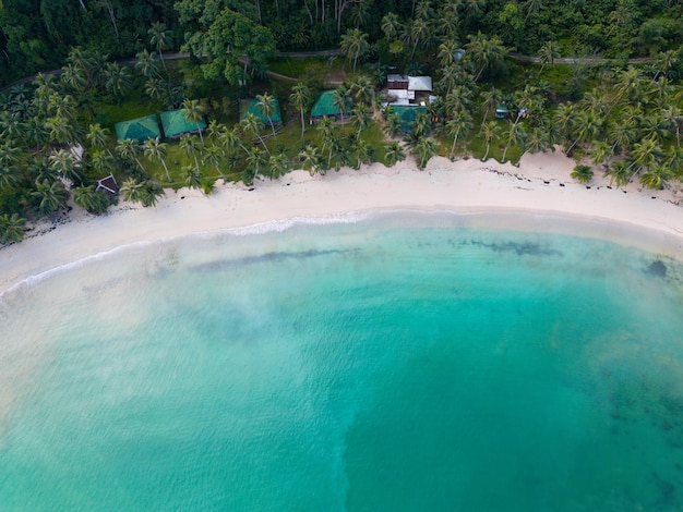 Vista aerea di White Beach Port Barton Isola di Palawan Filippine