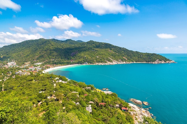 Vista aerea panoramica dell'isola di Koh Phangan, Thailandia