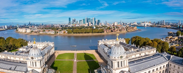 Vista aerea panoramica della vecchia accademia navale di Greenwich sul fiume Tamigi