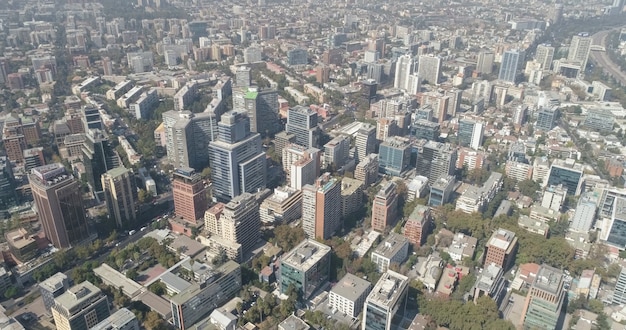 Vista aerea sui grattacieli del distretto finanziario di Santiago, capitale del Cile.