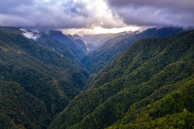 Vista aerea sulle montagne del centro di Madeira Portogallo