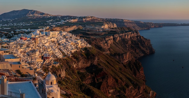 Vista al tramonto di Fira Santorini Grecia