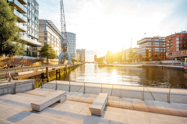 Vista al tramonto sul moderno quartiere residenziale sul porto di Hafencity ad Amburgo, Germany