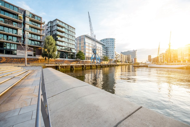 Vista al tramonto sul moderno quartiere residenziale sul porto di Hafencity ad Amburgo, Germany