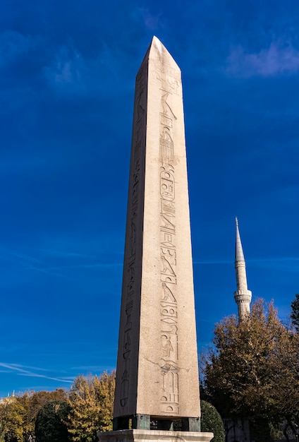 Vista all'antico obelisco egizio di Teodosio ad Istanbul in Turchia