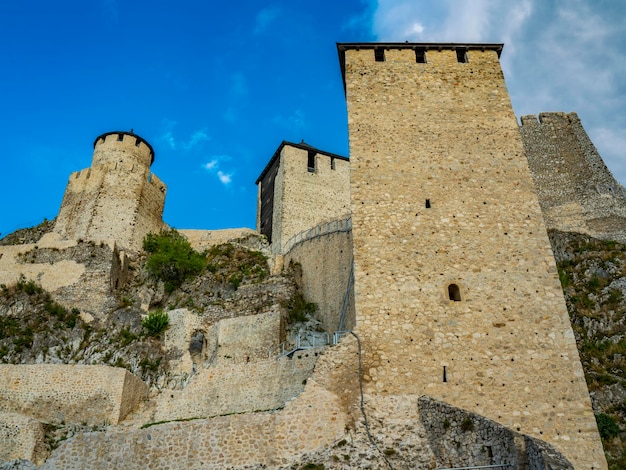 Vista alla fortezza medievale di Golubac in Serbia