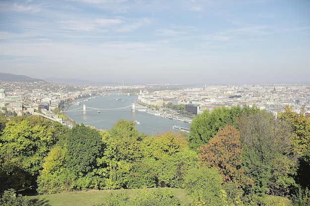 vista astratta dello sfondo della città europa offuscata