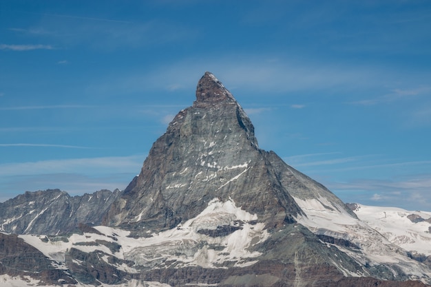 Vista closeup Monte Cervino, scena nel parco nazionale di Zermatt, Svizzera, Europa. Paesaggio estivo, tempo soleggiato, cielo azzurro drammatico e giornata di sole