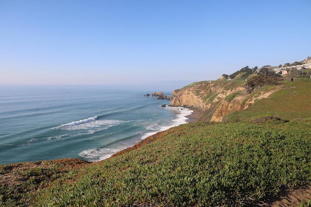 Vista costiera lungo l'autostrada 1 in Pacifica California