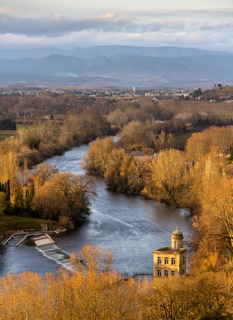 Vista da Beziers al fiume Orb in Francia