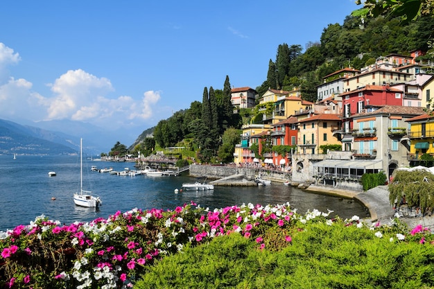 Vista da cartolina da Varenna, Lecco, Lago di Como, Italia