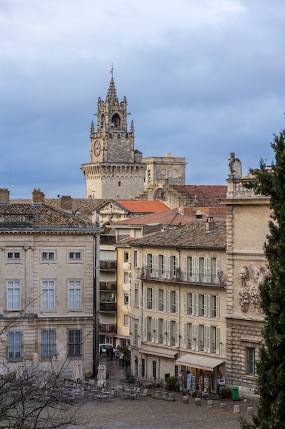 Vista da Place du Palais ad Avignone